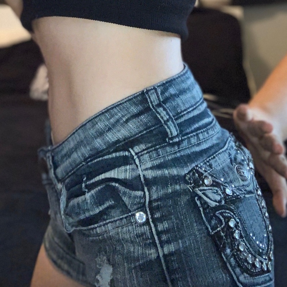 𝙵𝚁𝙴𝙴𝙲𝚄𝙻𝚃𝚄𝚁𝙴 𝚂𝚃𝚄𝙳𝙳𝙴𝙳 𝚂𝙷𝙾𝚁𝚃𝚂